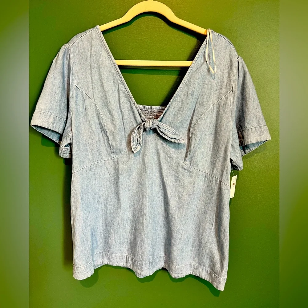 NWT Old Navy Chambray Top - Picture 1 of 2
